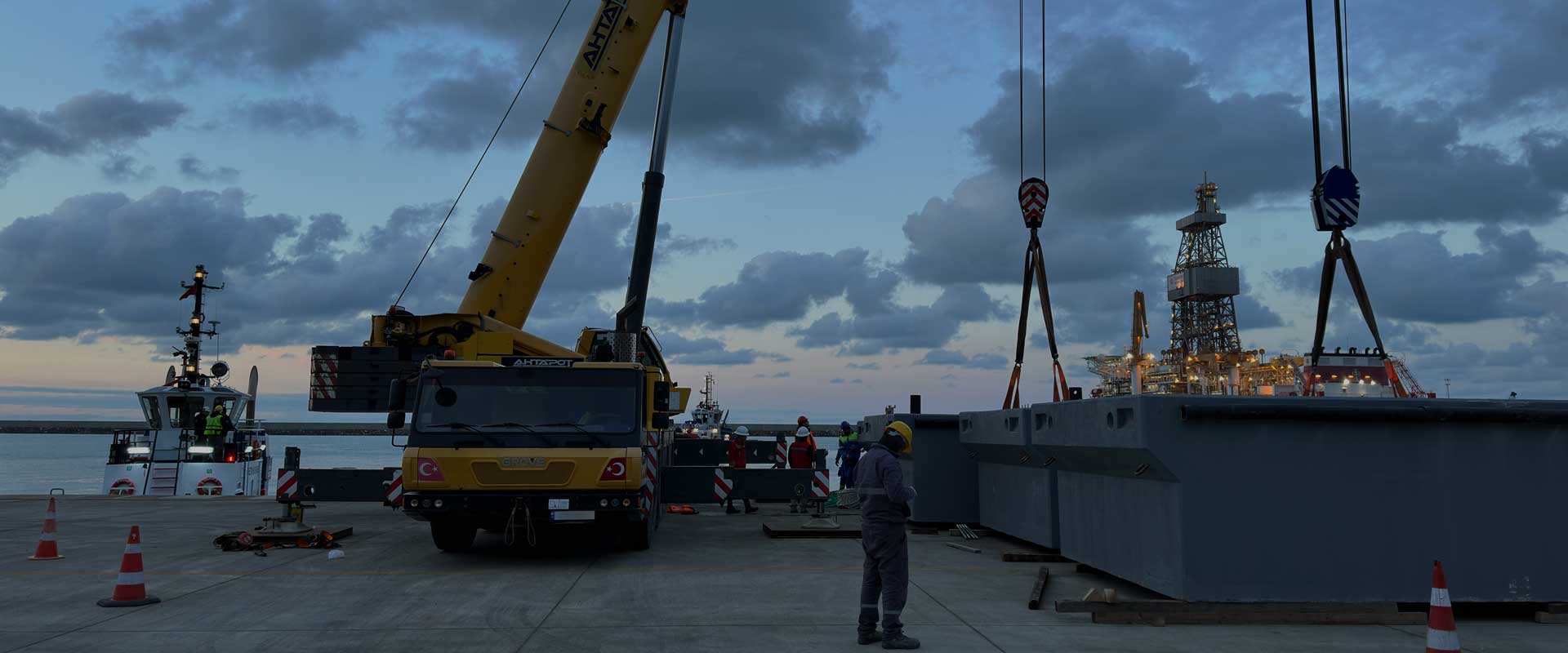 floating-product-construction-site-lifting