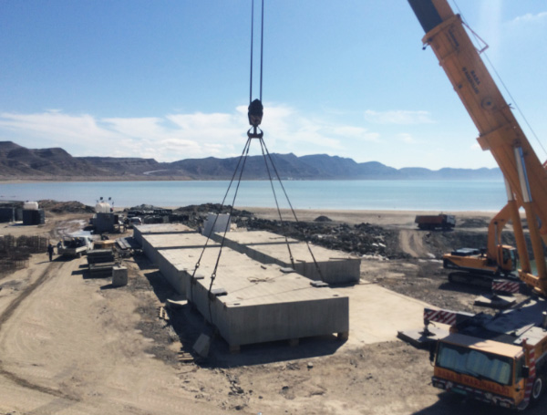 floating-heavy-duty-concrete-pontoon-lifting-site